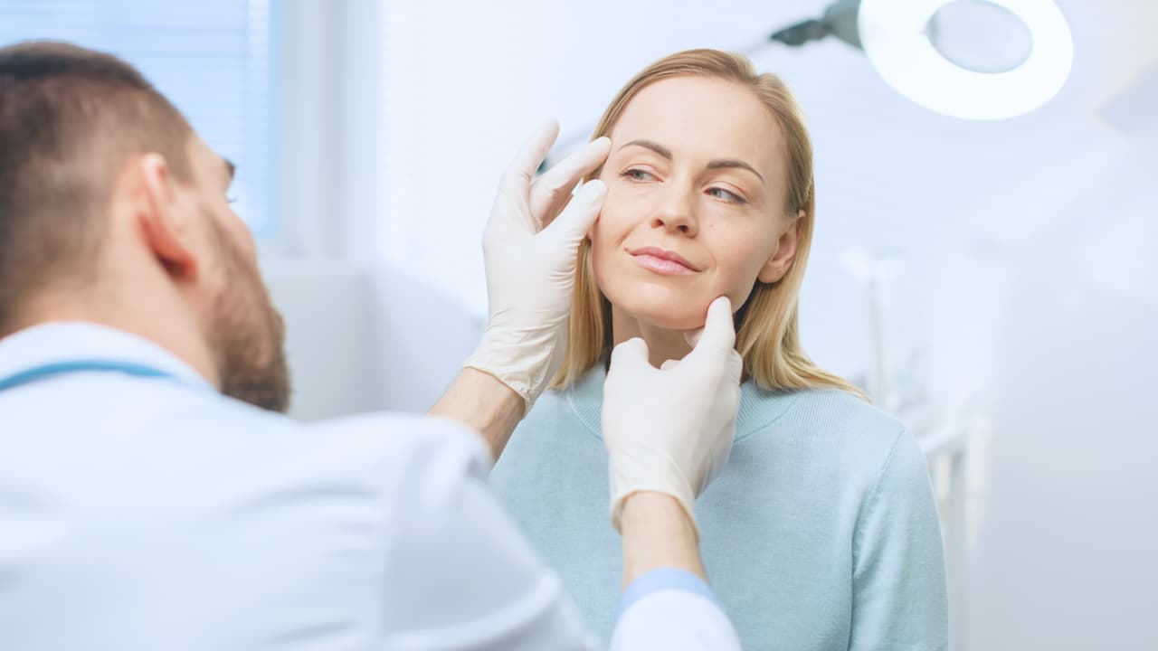 Bild einer Frau vor einem Facelift - chönheitsoperation im Ausland
