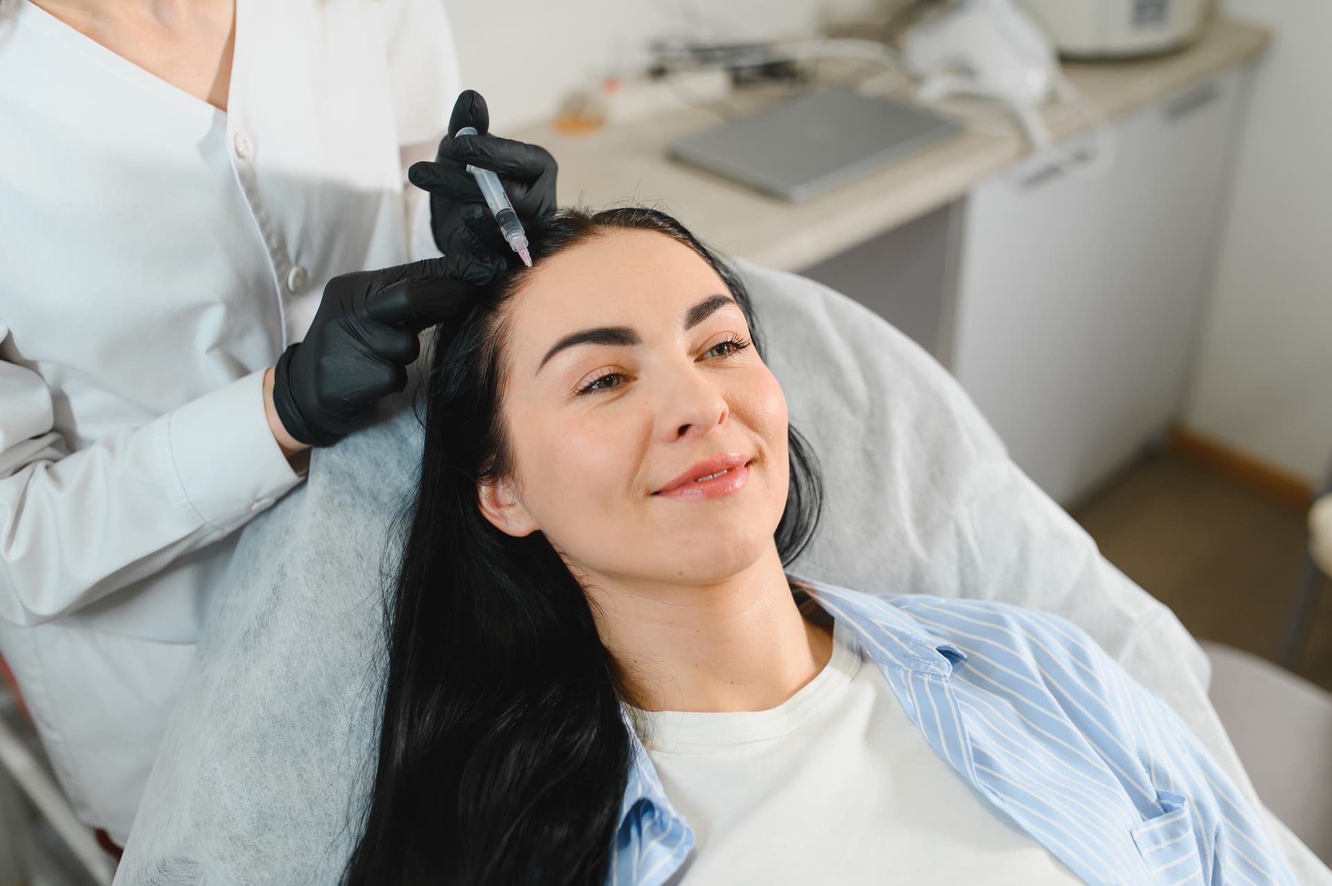 Haartransplantation bei Frauen: Immer mehr Frauen entdecken die Lösung gegen Haarausfall